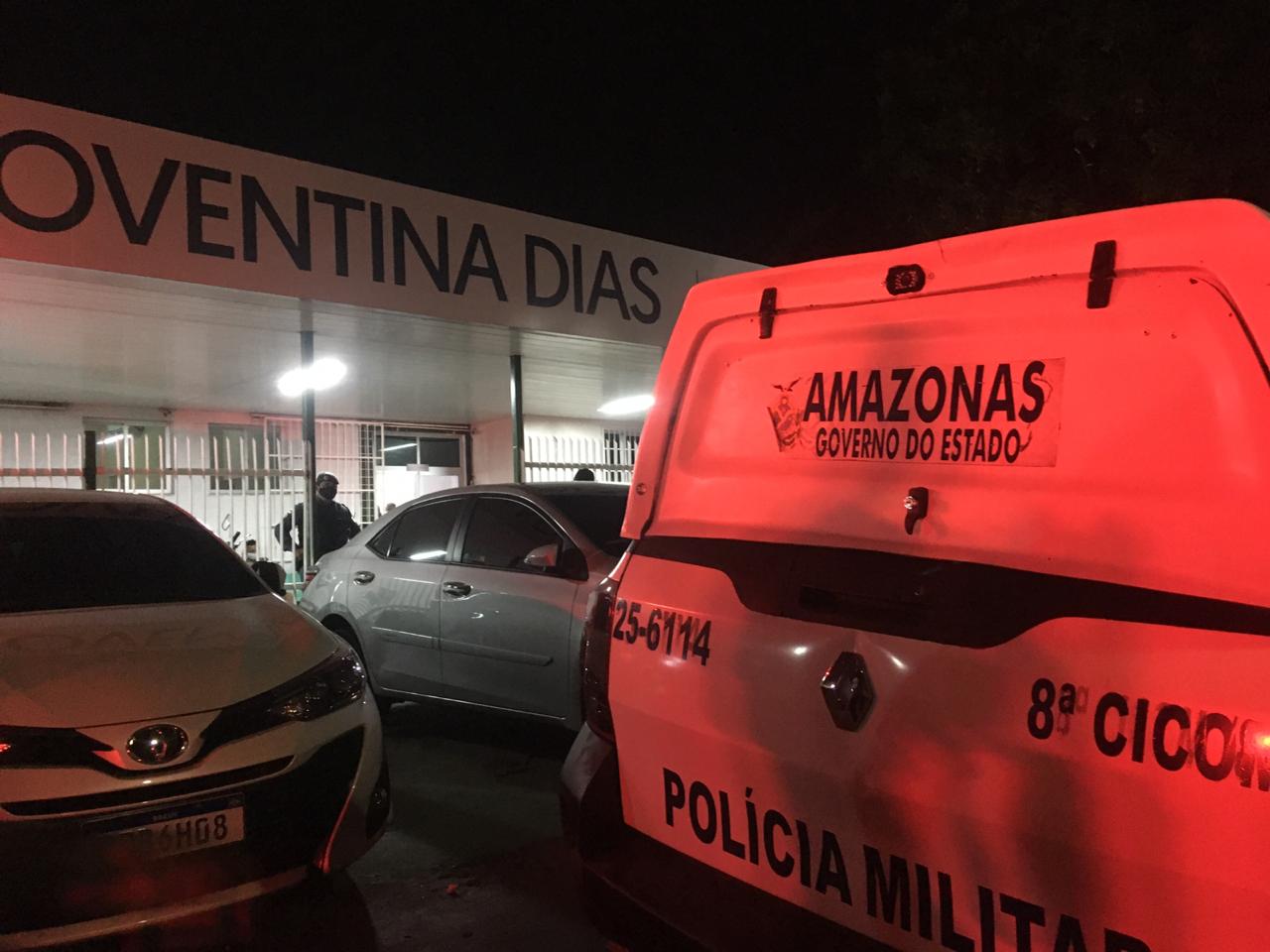Criminosos disparam ‘chuva de balas’ contra homem em beco na Compensa