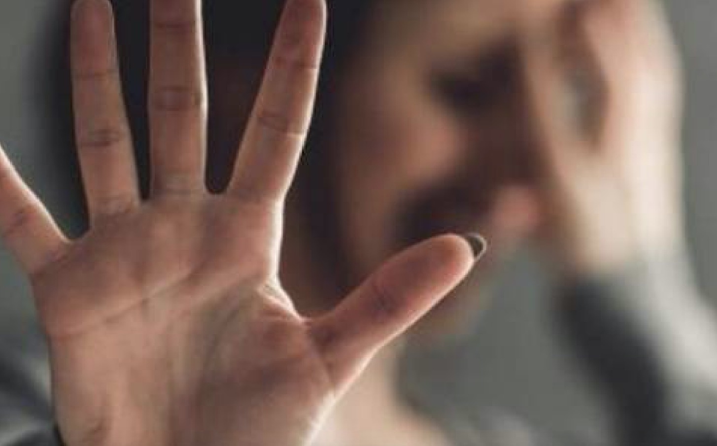 Adolescente de 14 anos é agredida e mantida em cárcere pelo companheiro