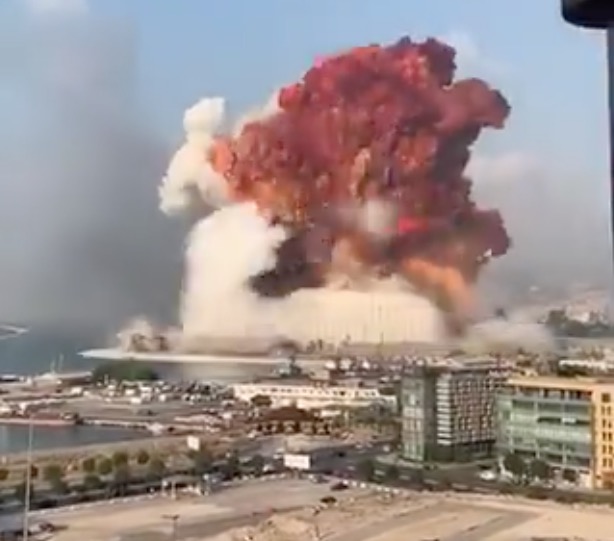 Vídeos mostram gigantesca explosão em Beirute, no Líbano; confira