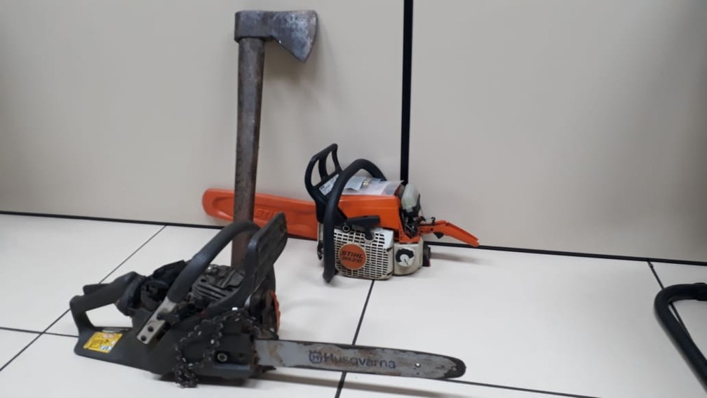 Homem é preso após ameaçar mulher de morte com motosserra