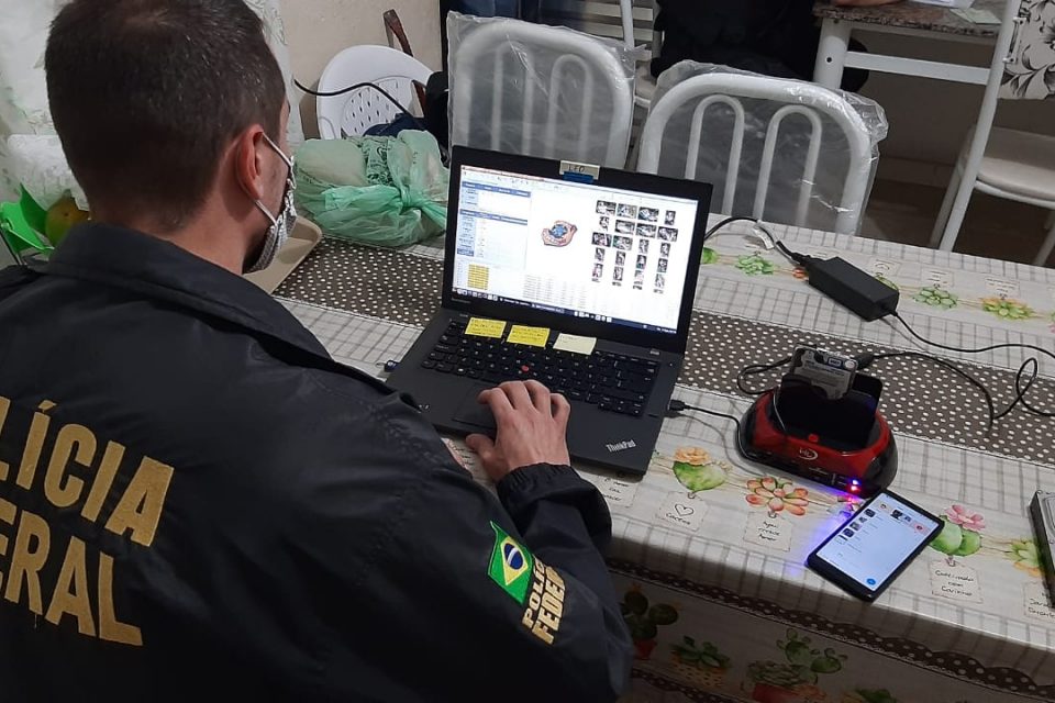 Polícia Federal prende pedófilo que divulgava estupros de crianças na deep web
