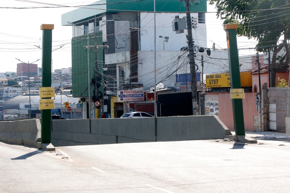Reparos são iniciados na passagem subterrânea de complexo viário em Manaus