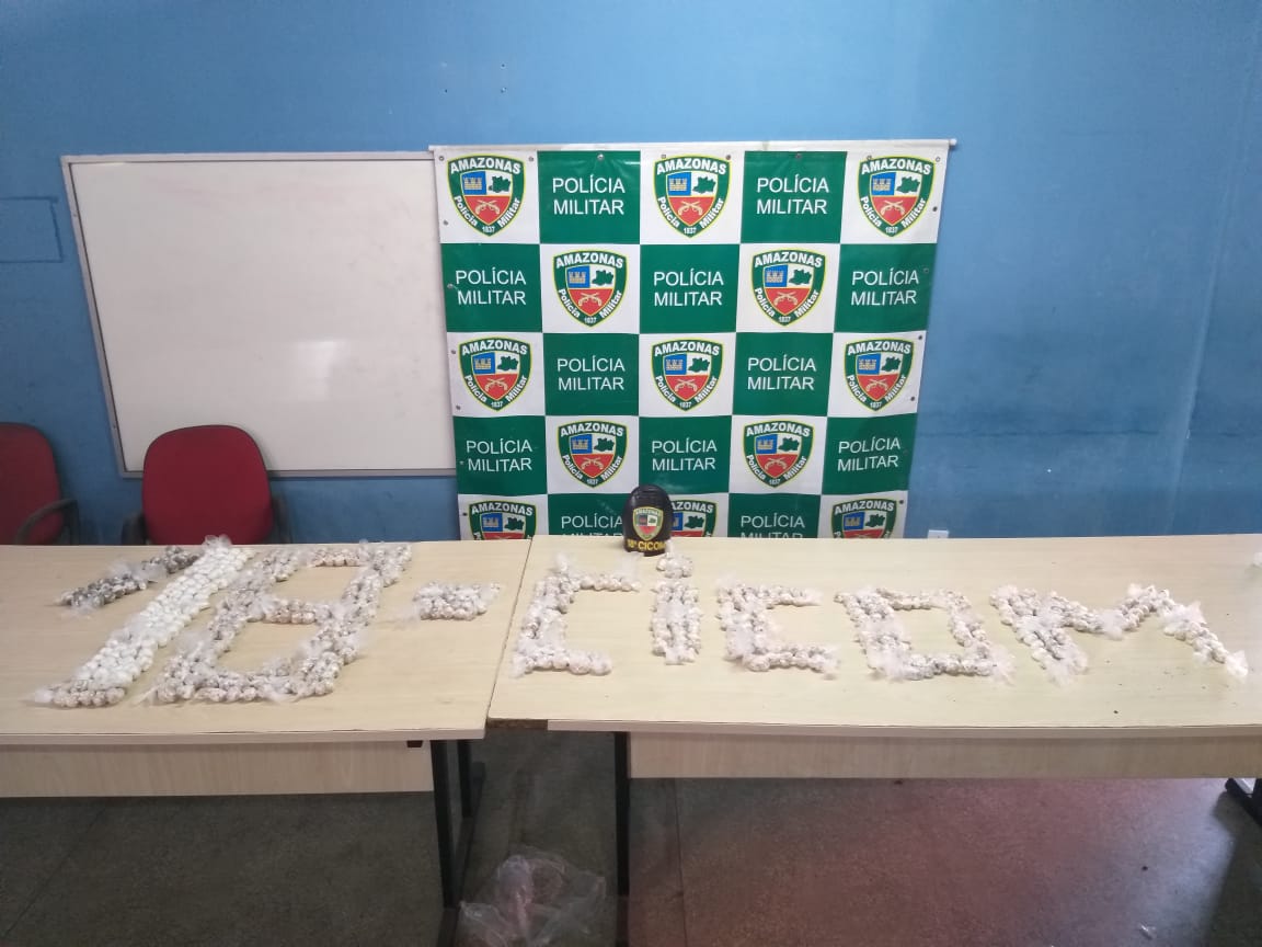 Após ser preso, homem entrega namorada com 7 mil trouxinhas em Manaus