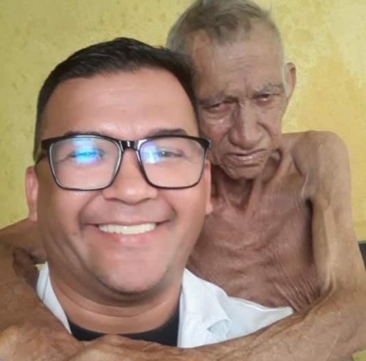 Projeto Viver Mais: Voluntários passam um dia como filhos de idosos