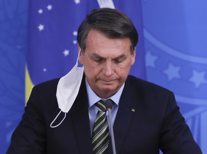 Bolsonaro veta saque do FGTS aos trabalhadores de companhias aéreas durante pandemia