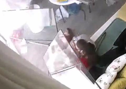Novo vídeo mostra mulher e crianças sendo atingidas por explosão em Beirute