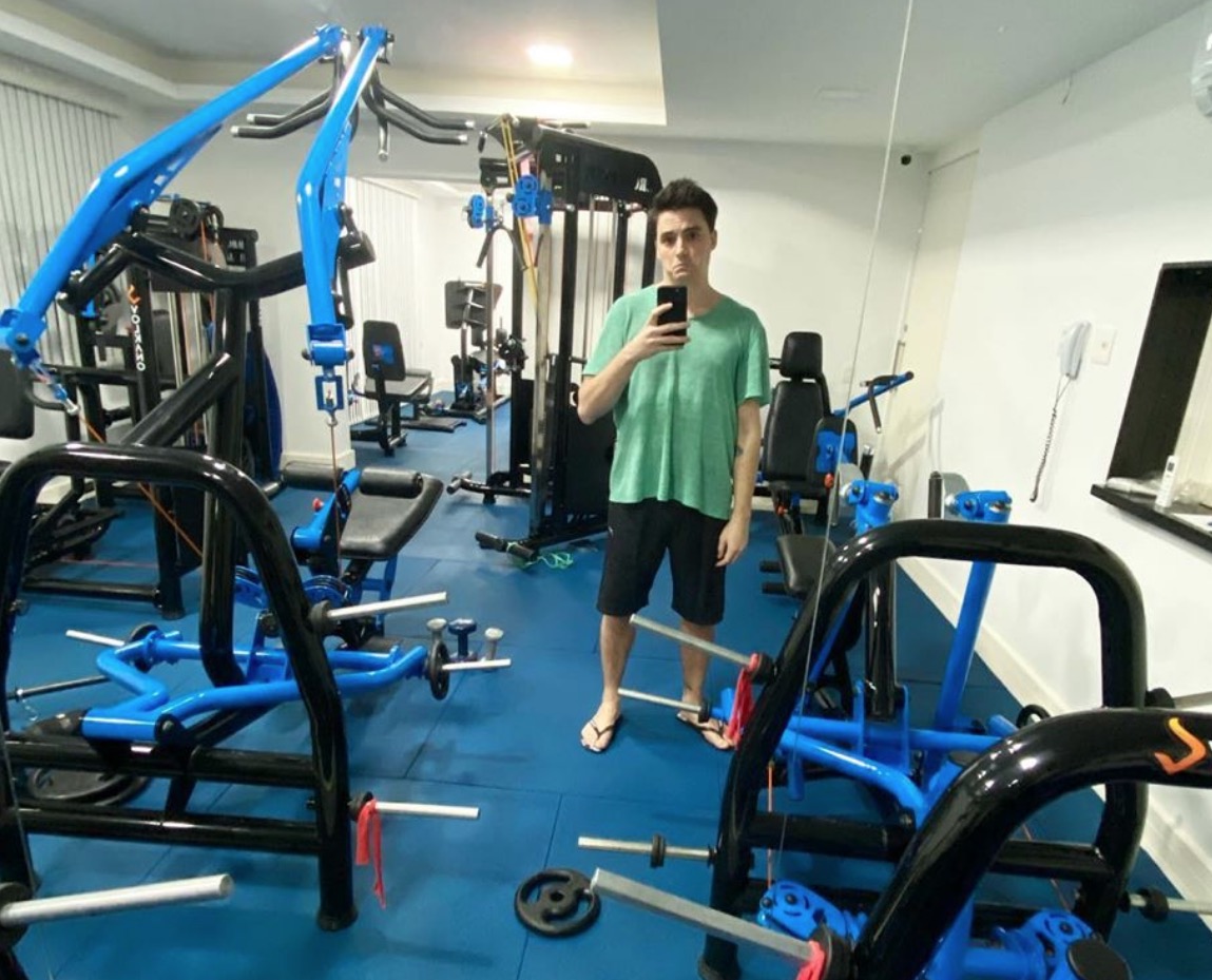 Felipe Neto tem queda de pressão e passa mal ao retomar exercícios