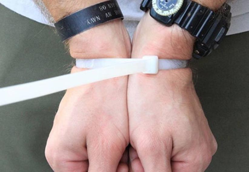  Funcionários e clientes de banco são feitos reféns por homem armado na França