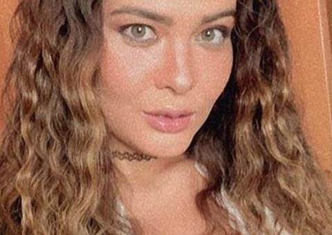 Geisy Arruda deixa biquíni de fita deslizando ao mostrar marquinha em vídeo