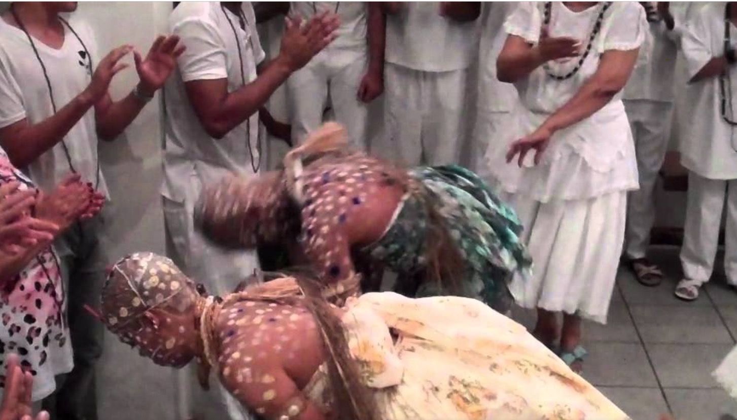 Mãe perde guarda da filha após menina participar de ritual do candomblé