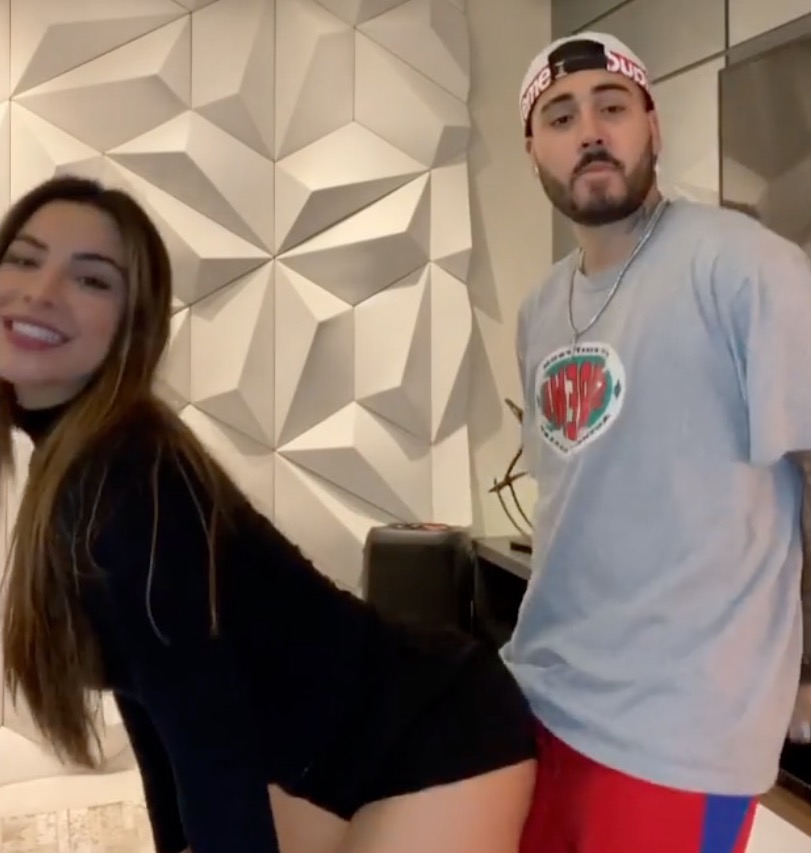 Kevinho recebe ‘roçada’ de namorada em vídeo ousado