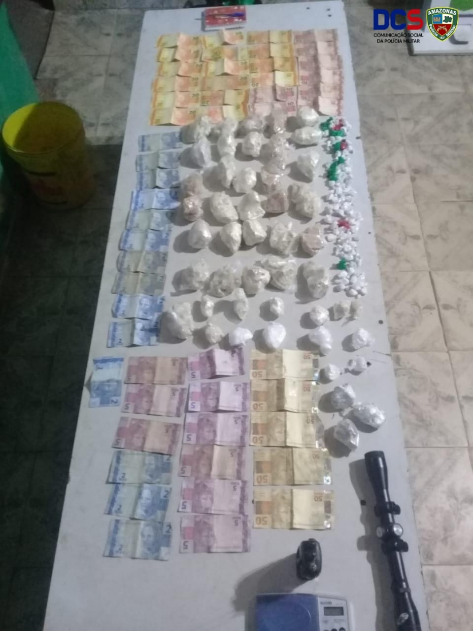 Irmãos são presos ao tentarem fugir com arma e drogas no Amazonas