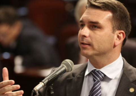 Defesa de Flávio vai entrar com representação no MPF por vazamentos em inquérito