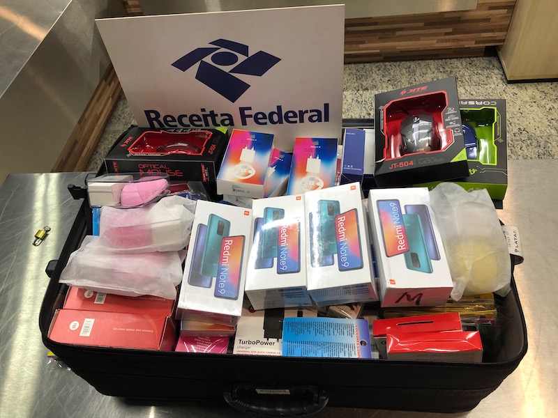 Alfândega apreende equipamentos eletrônicos no aeroporto de Manaus