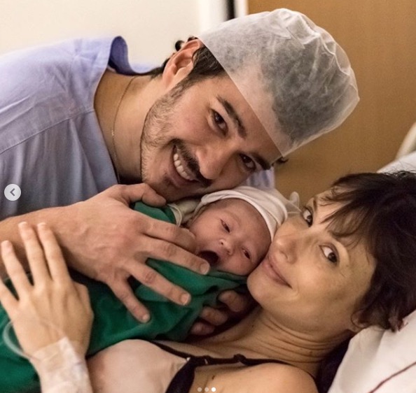 Marcos Veras anuncia o nascimento do primeiro filho com Rosanne Mulholland: ‘explodindo de amor’