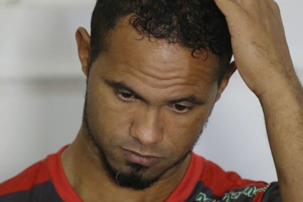 Em rara entrevista, filho do goleiro Bruno pede prisão perpétua ao falar sobre pai