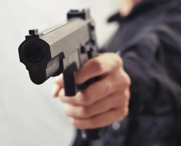 Universitária é assaltada no pátio de faculdade em Manaus 