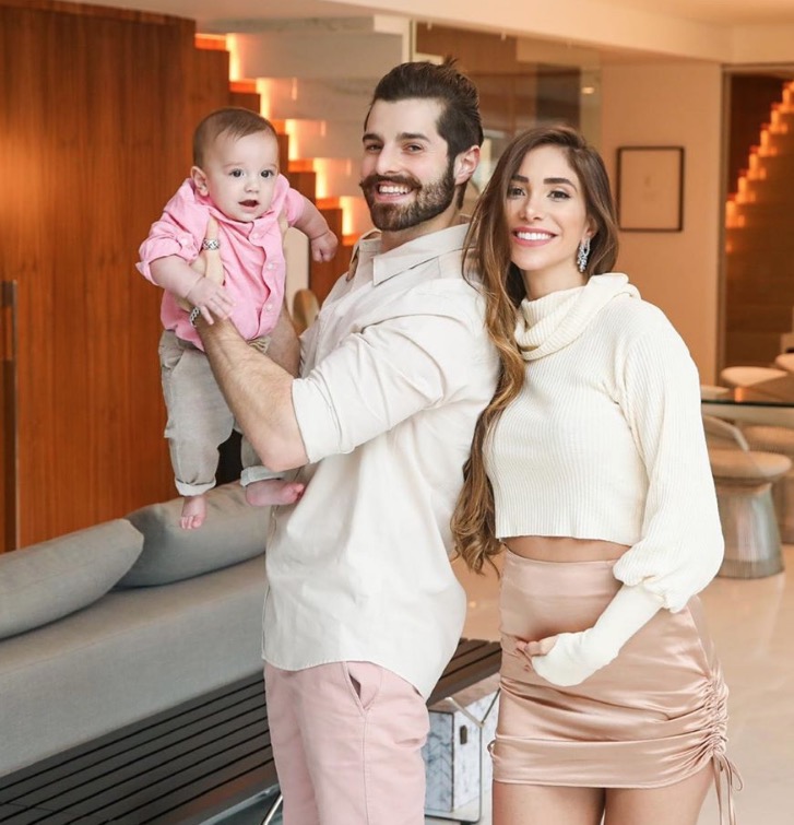 Chá revelação de Alok e Romana ao amanhecer bomba na web: ‘só funciono depois das 9h’