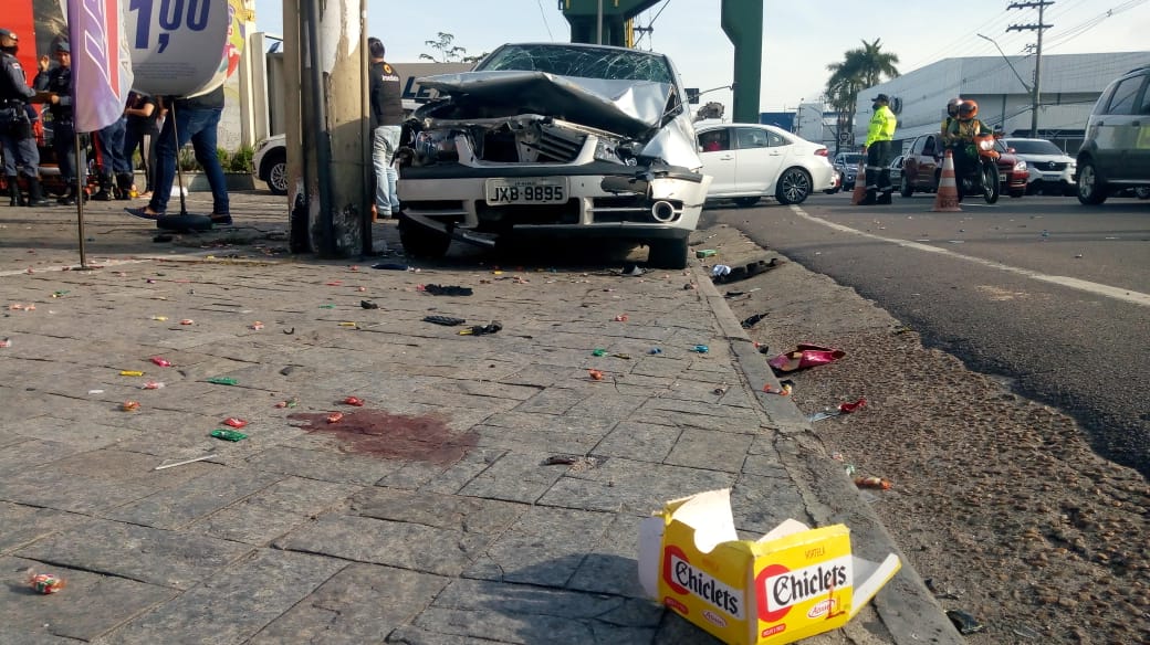 Mulher arrastada por carro desgovernado morre em hospital de Manaus 