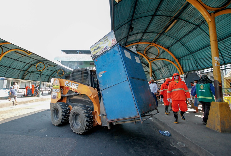 T1 vai ser fechado para obras em Manaus e comerciantes são retirados do local 