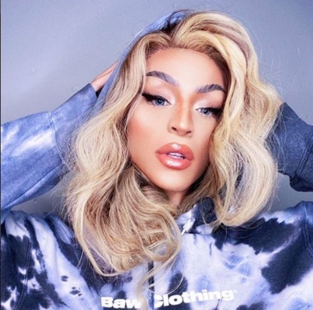 Pabllo Vittar é denunciada por exercício ilegal de profissão e rebate: 'infundada'