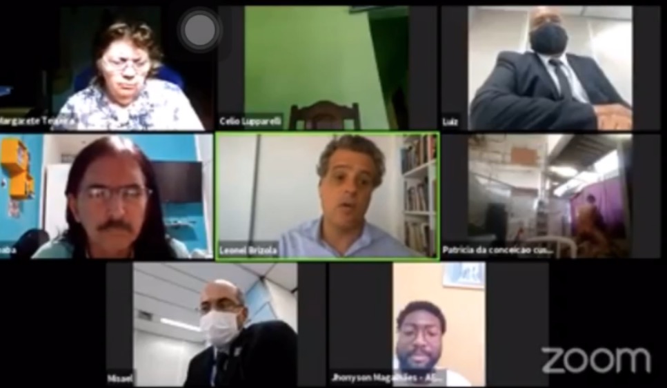 Casal faz sexo ao vivo durante audiência virtual da Câmara