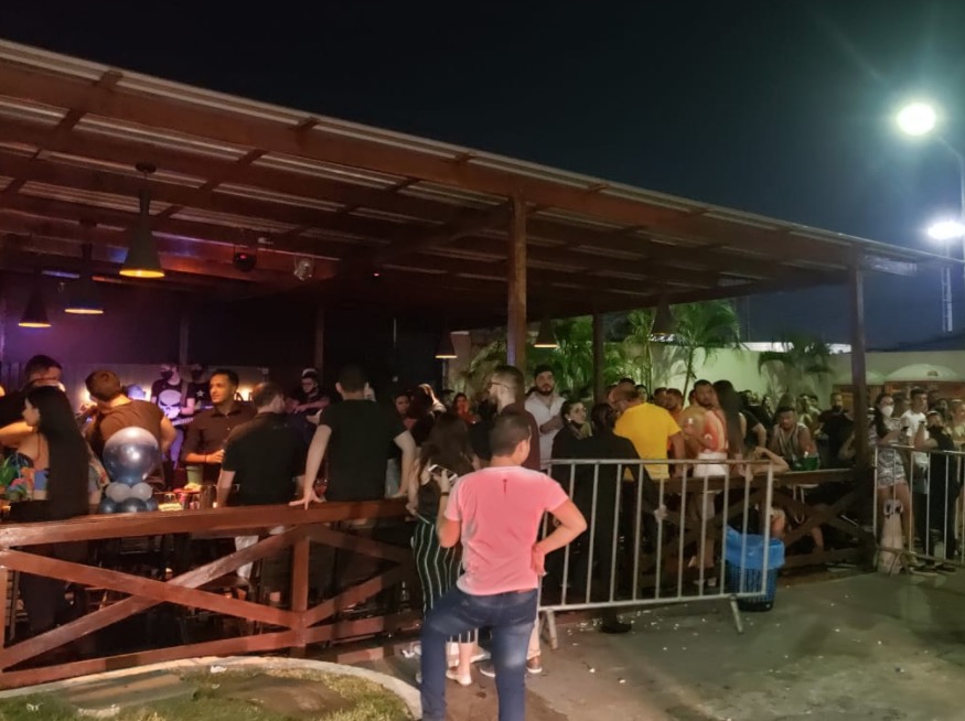 Aglomeração e infrações causam fechamento de bares em Manaus 