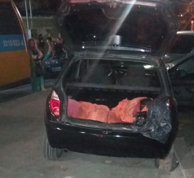 Após perseguição, trio é preso com cadáver em porta-malas de carro em Manaus