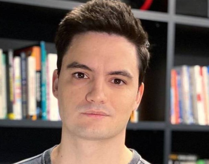 Felipe Neto revela que faz tratamento para corrigir a baixa produção de testosterona