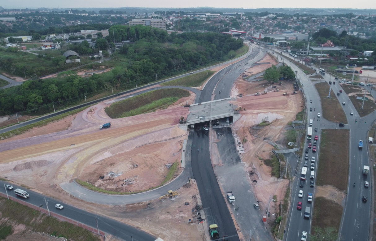 Trânsito é alterado na avenida Torquato Tapajós por obras do Anel Sul