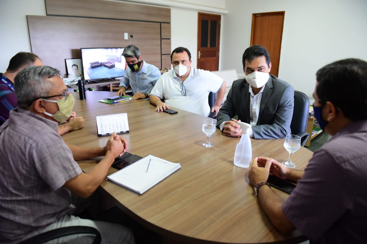 Cooperação técnica pode beneficiar mais de 120 mil pescadores no Amazonas