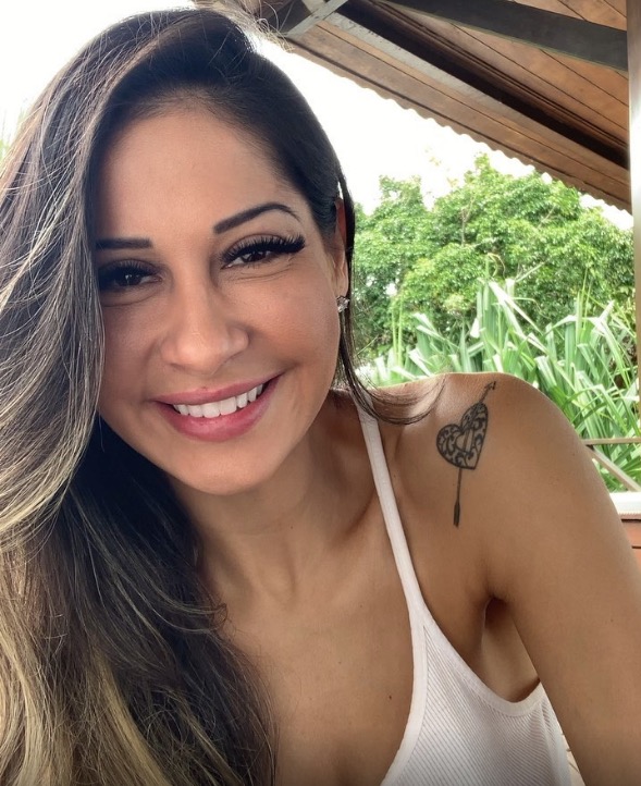 Mayra Cardi diz estar traumatizada com homem e pode namorar mulher 