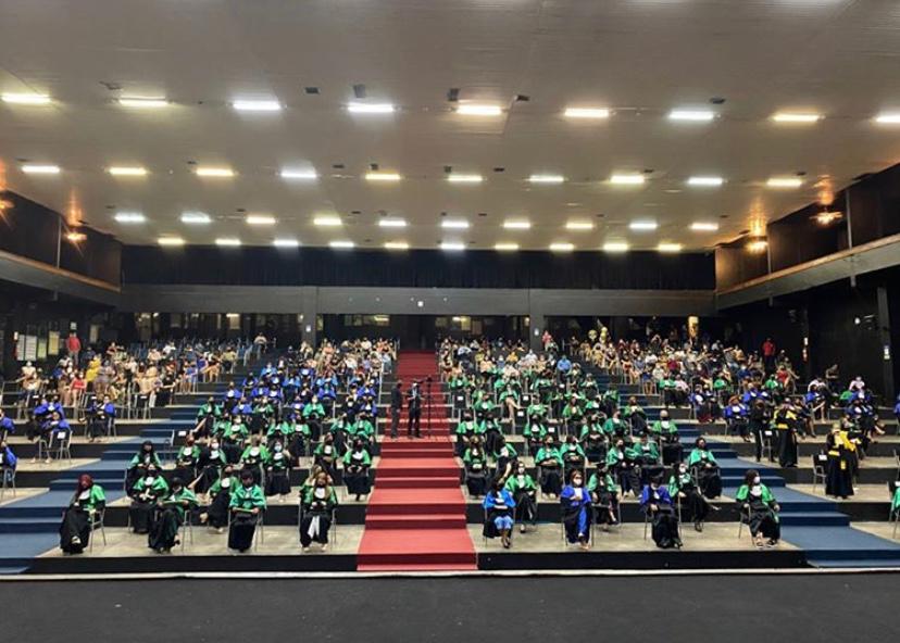 Universidade Nilton Lins realiza colação de grau 