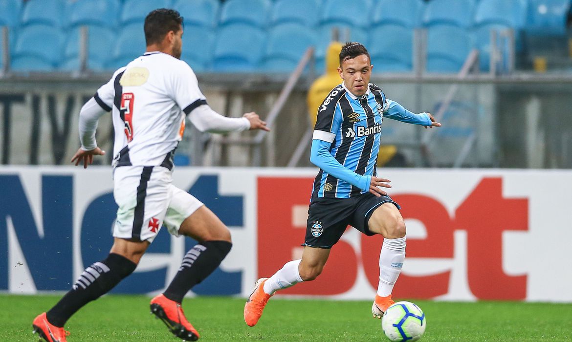 Brasileiro tem duelo de invictos neste domingo