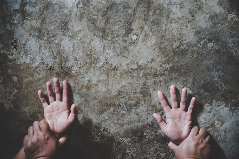 Jovem é preso por estuprar a irmã de 8 anos enquanto mãe estava na igreja