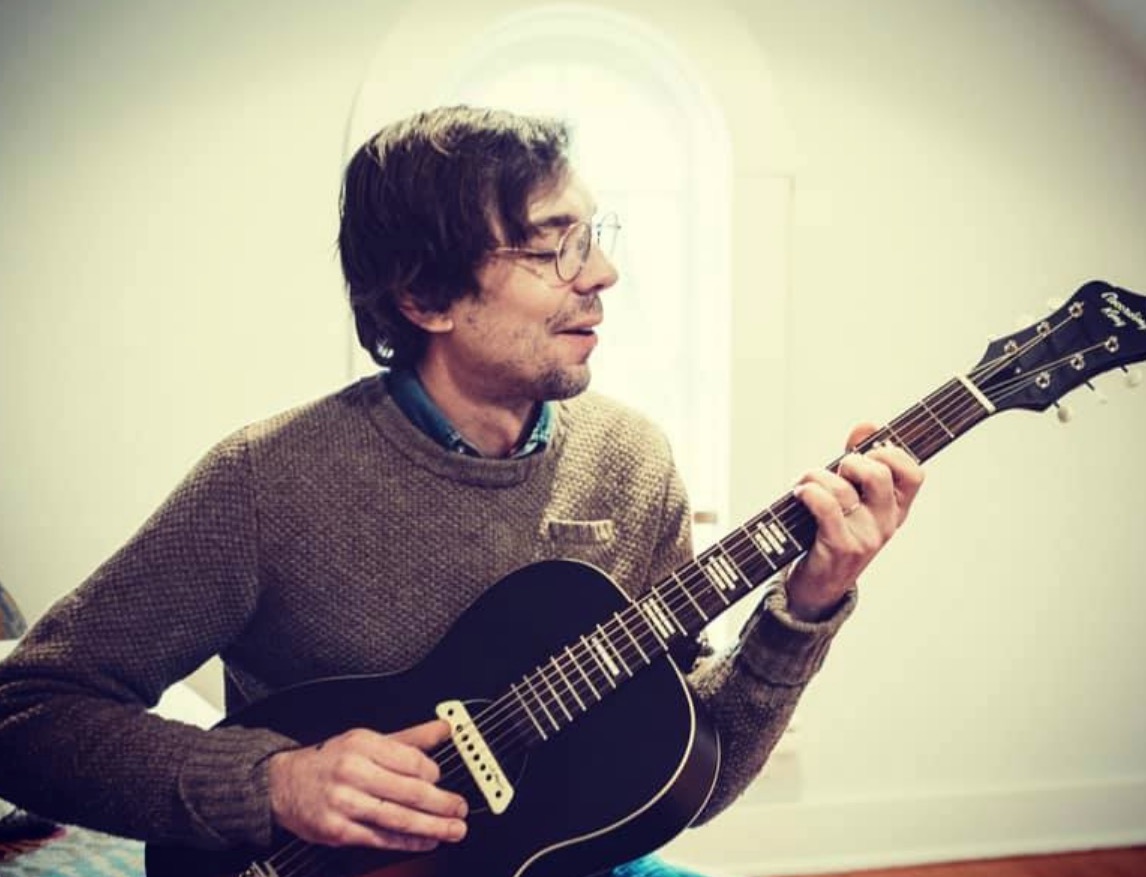 Morre o cantor Justin Townes Earle, filho de Steve Earle, aos 38 anos