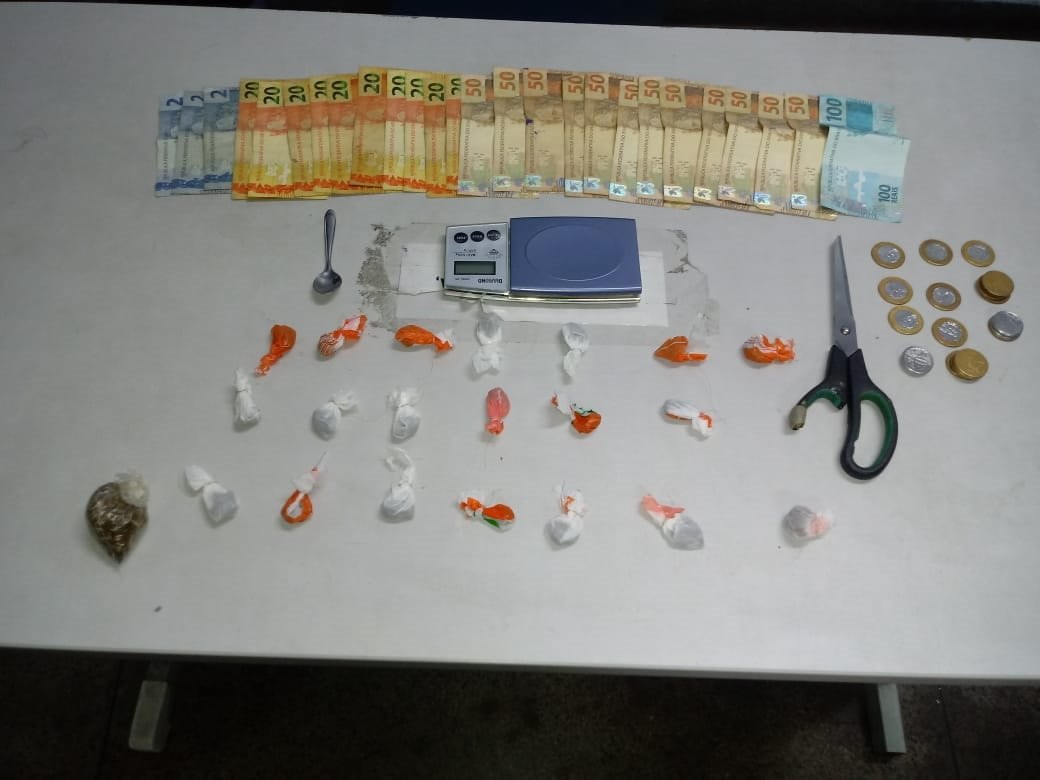 Cadeirante é preso vendendo drogas dentro de casa em Manaus 