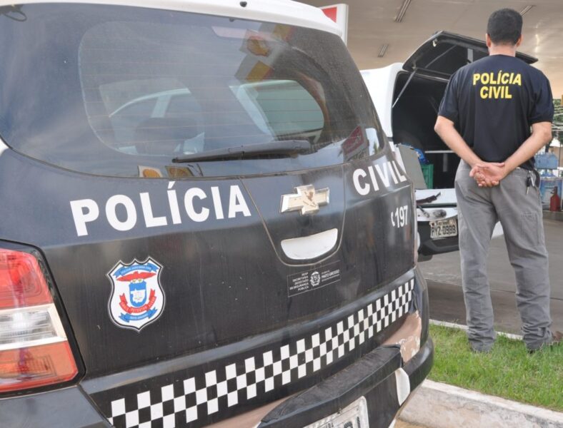 Menino de 8 anos morre atropelado pela tia na garagem de casa