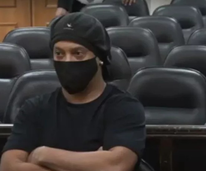 Ronaldinho Gaúcho é liberado de prisão paraguaia e poderá voltar ao Brasil