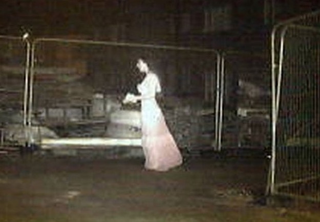 Mulher desvenda mistério de noiva cadáver que apareceu em canteiro de obras