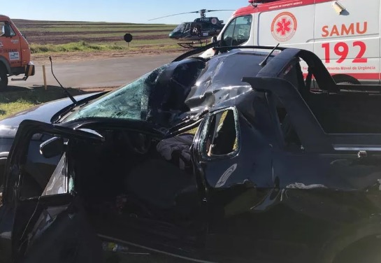 Criança é arremessada de carro após pai embriagado causar grave acidente