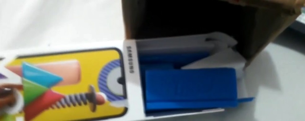 Mulher compra celular pela internet e recebe barra de sabão