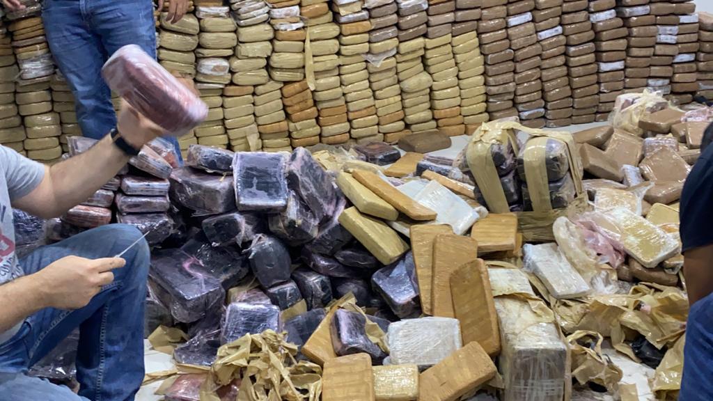 Polícia apreende quase uma tonelada de drogas durante operação em Manaus