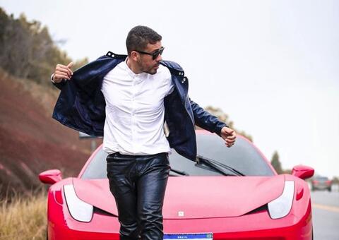 Carrão luxuoso de Carlinhos Maia impressiona: Ferrari custa R$ 2,3 milhões