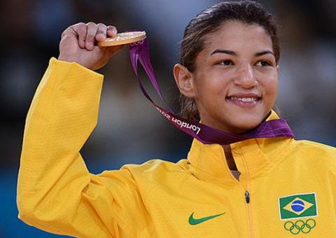 Sarah Menezes e Charles Chibana são ouro em Moscou