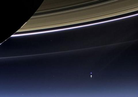  Nasa divulga foto espetacular da Terra tirada perto de Saturno