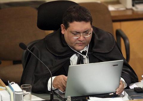 Derrubada liminar concedida por Jaiza Fraxe. Menor supostamente raptado fica em Manaus com o pai