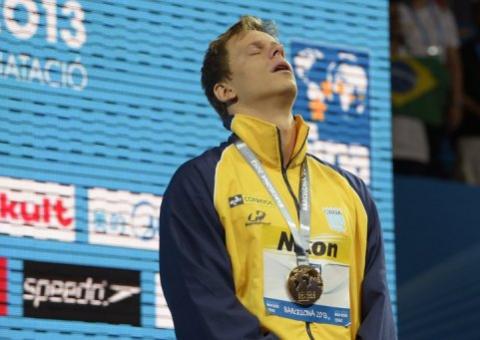 Cielo é bicampeão dos 50m borboleta; Felipe Lima leva bronze