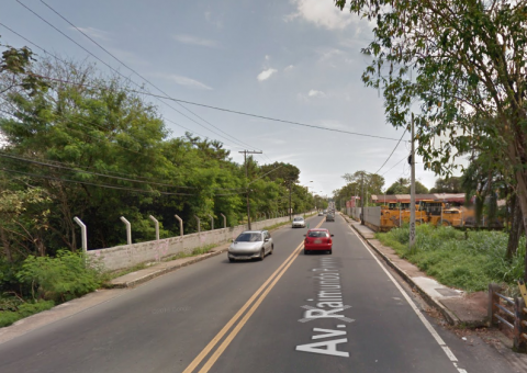 Suspeito de roubo tenta fugir por igarapé e é espancado por 30 em Manaus