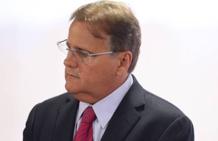 Geddel entrega carta de demissão a Temer